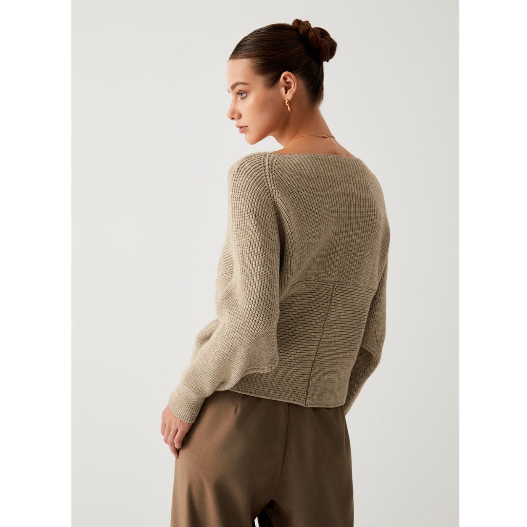 Sweter damski z dekoltem w serek | Oversize